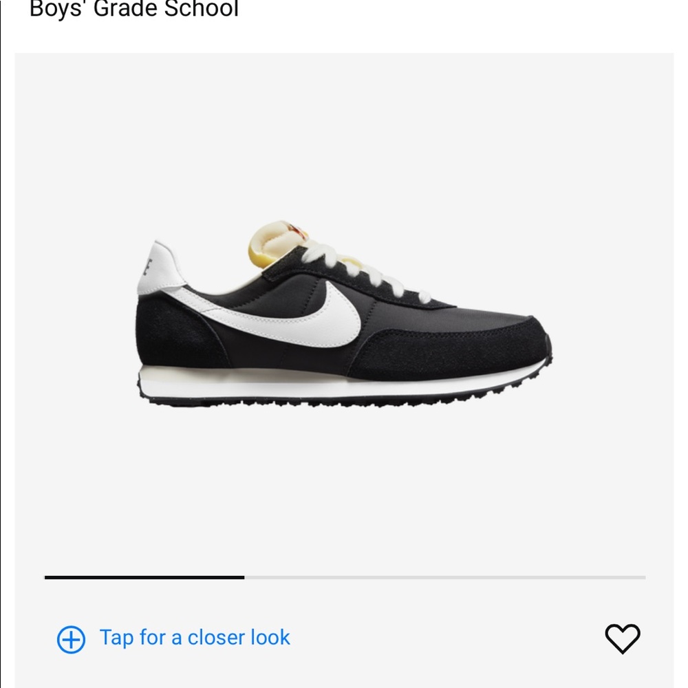 Boys size 7 Nike waffle sneakers black/white